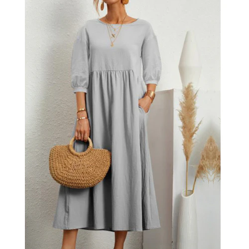 Robe d'été élégante avec des smocks et une longueur midi flatteuse – Image 5