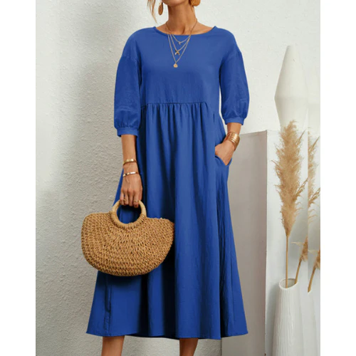 Robe d'été élégante avec des smocks et une longueur midi flatteuse – Image 6