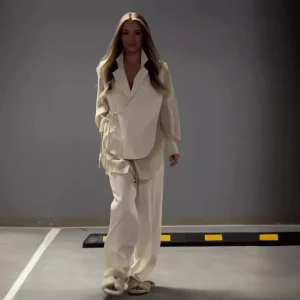 Tenue Chic Femme – Col V & Confort ✅