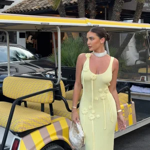 Robe de Plage Tendance – Style Maille Fleurie