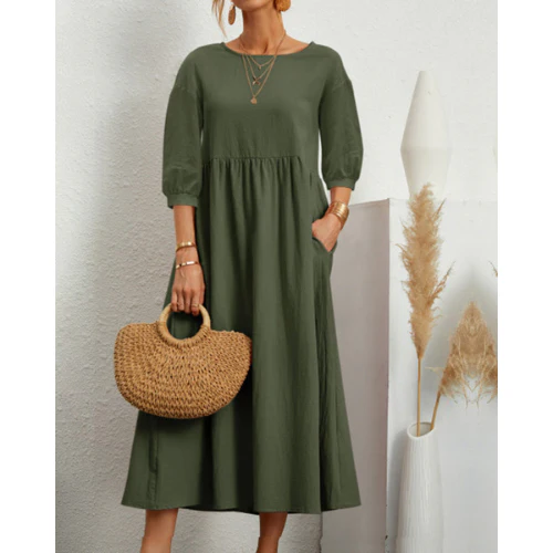 Robe d'été élégante avec des smocks et une longueur midi flatteuse – Image 4
