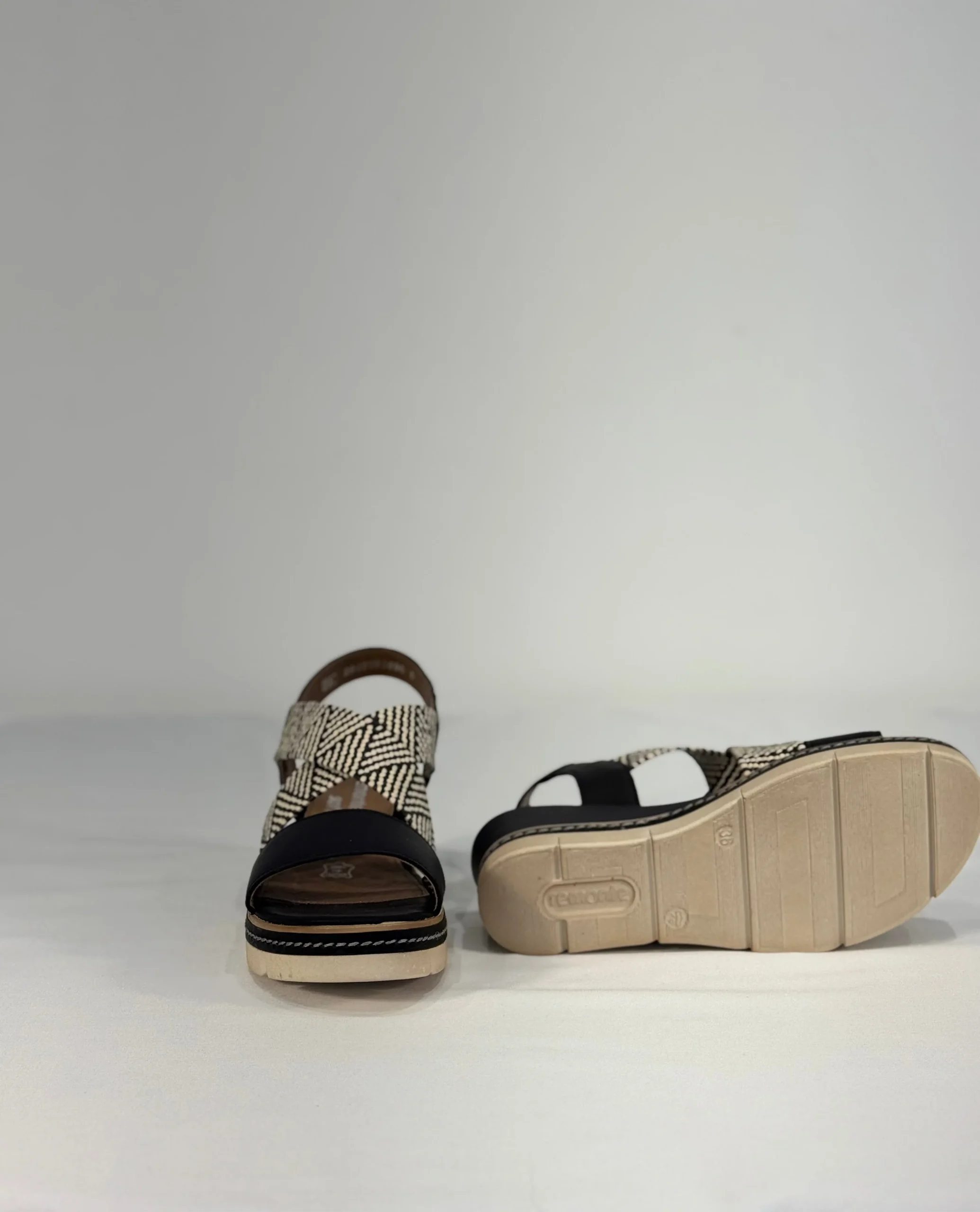 Sandale noire à semelle compensée Remonte D2L54-03 – Image 3