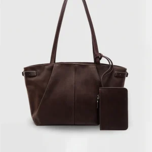 Arden Suede BB™ – Élégance Discrète pour un Style du Matin au Soir