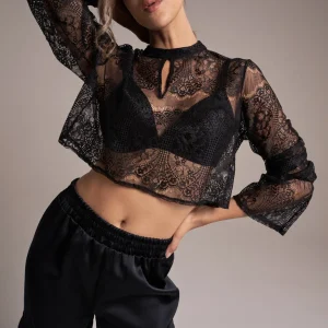 Chemisier court en dentelle manches cloche