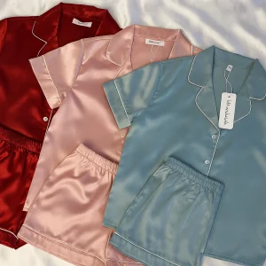 Pyjama femme personnalisé avec short – Satin doux, broderie prénom, cadeau cocooning