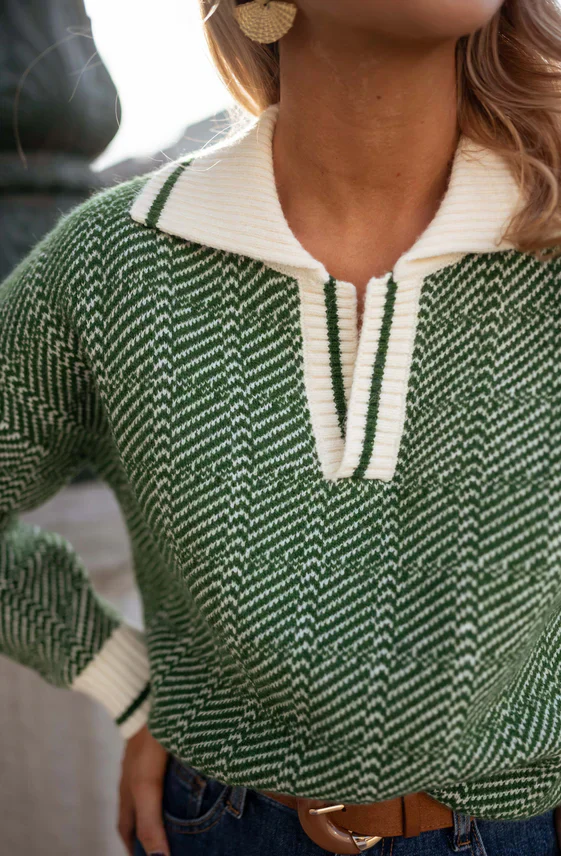 EMILIA™ | PULL À COL EN V VERT – Image 3
