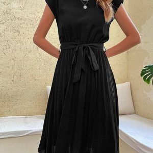 Élégante robe plissée à manches courtes pour un look stylé