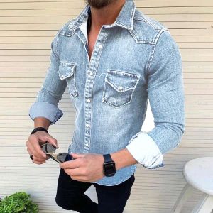 Chemise en denim durable coupe slim idéale pour looks décontractés et élégants