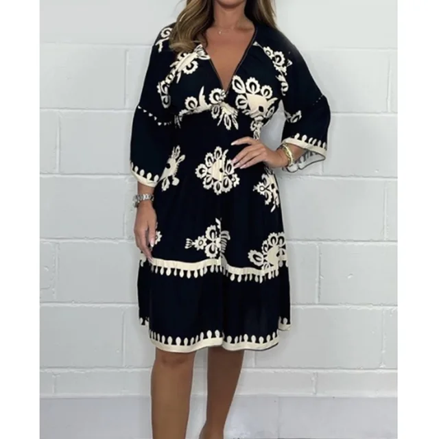 Stylish Kristienne V-Neck Dress pour un look élégant et tendance – Image 3
