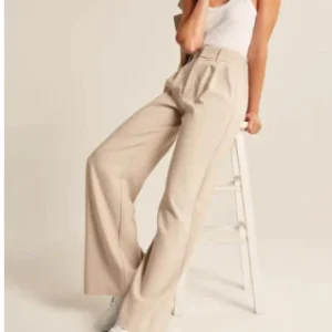 Élégant pantalon large à taille haute pour femmes, pour un look chic et décontracté - confortable et parfait pour la vie de tous les jours