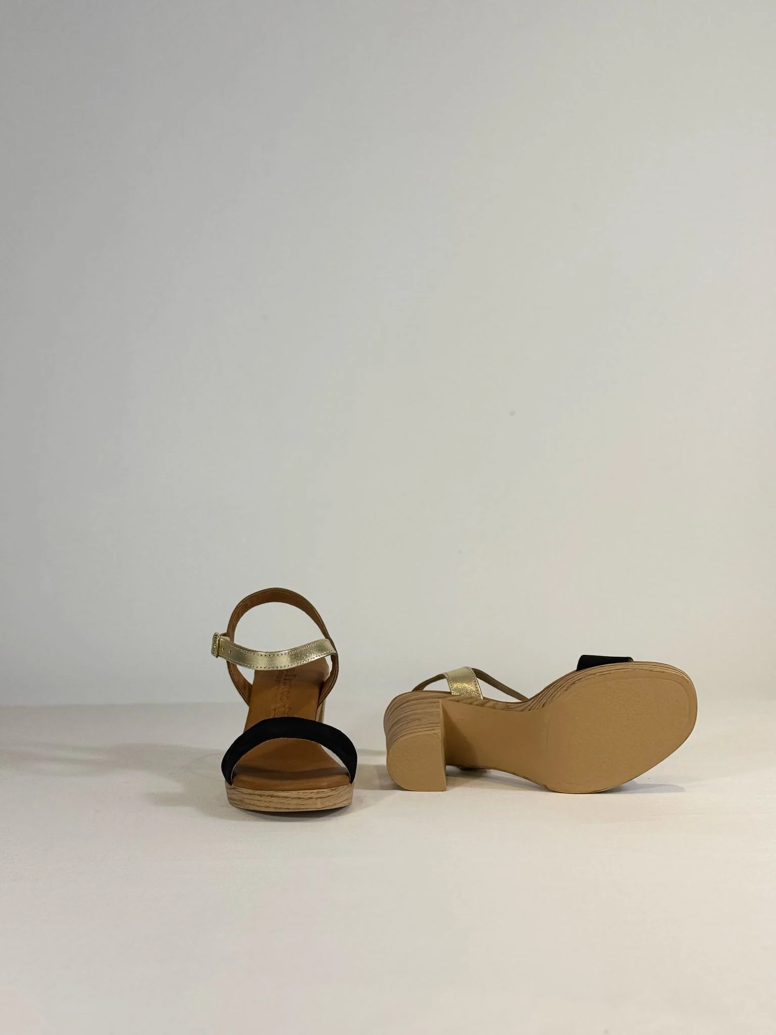 Sandale à talon noire et or - Eva Frutos – Image 2