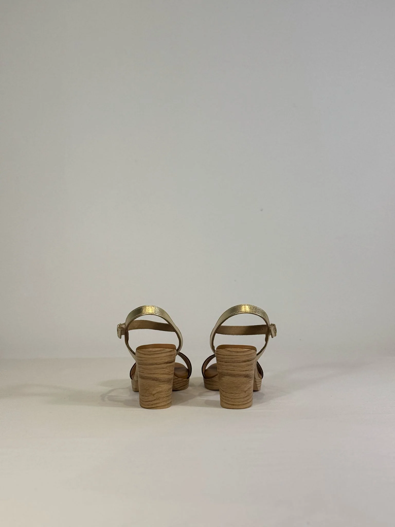 Sandale à talon noire et or - Eva Frutos – Image 3