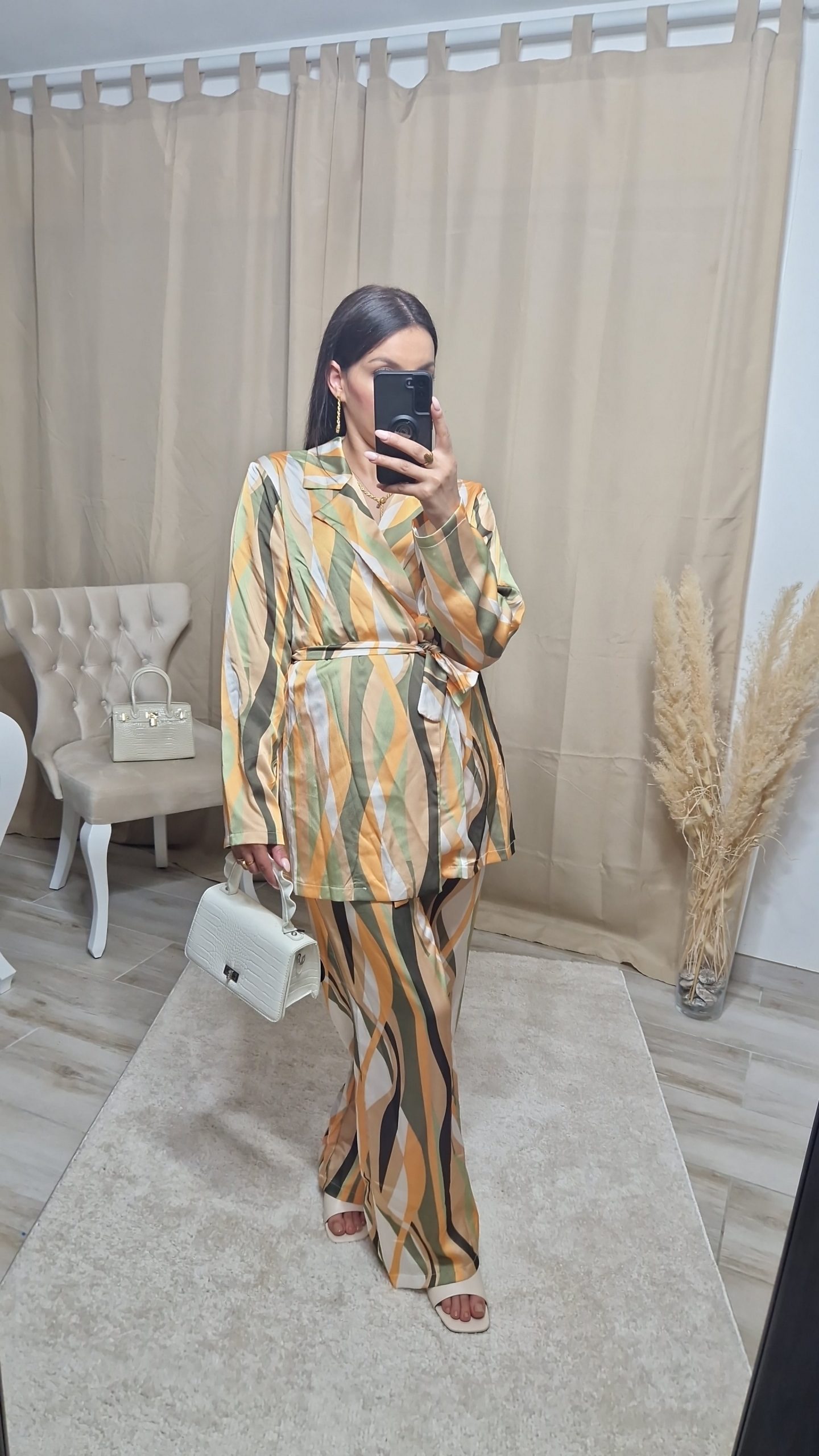 ENSEMBLE – LIA BEIGE