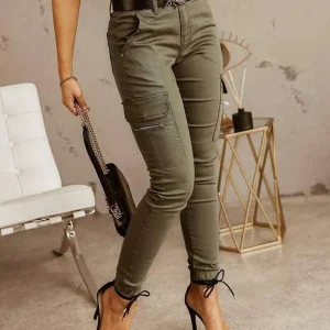 Jeans cargo élégants pour femmes - pantalon gris tendance avec poches pratiques