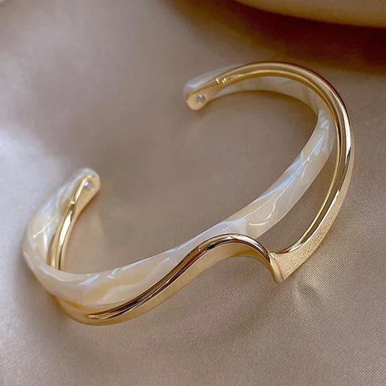 Bracelet Élégant en Opale Blanche et Or