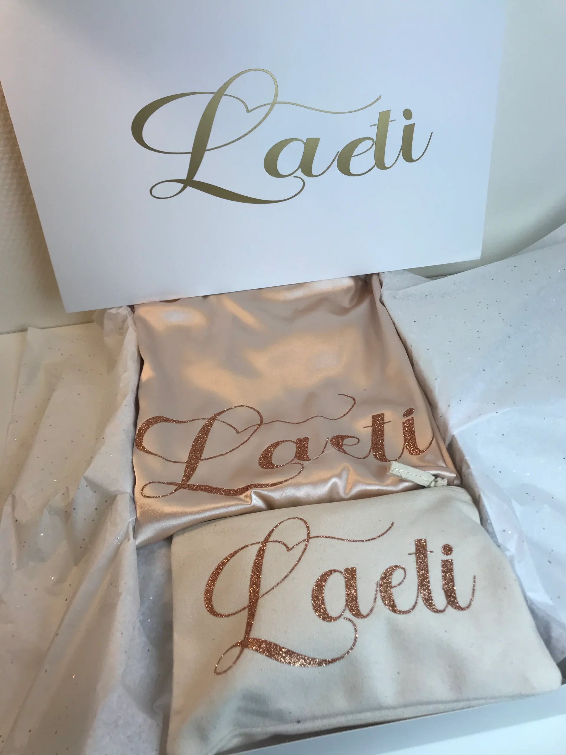 Box Peignoir Satin Femme avec Trousse Personnalisée – Élégance & Cadeau Sur Mesure – Image 6