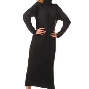 Robe noire en laine avec manches longues