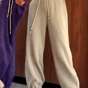 Short de jogging pour femmes avec doublure en polaire pour le confort et le style